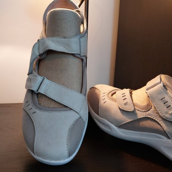 Clarks - Picture 2 of 6